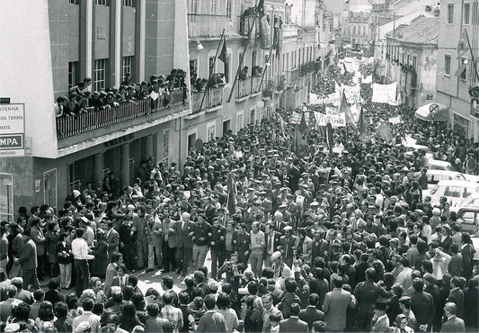 Le 25 Avril au Portugal : La Révolution des Œillets et son Influence sur la Culture Culinaire