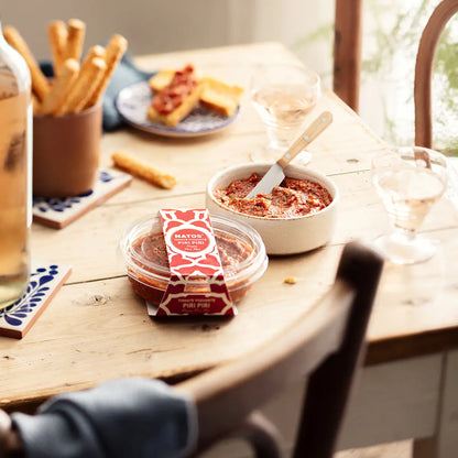 Notre tartinable de tomate piquante Piri Piri vous transporteront dans un voyage culinaire inoubliable. Réserver aux amateurs de sensations fortes